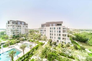 Hồ bơi ngoài trời