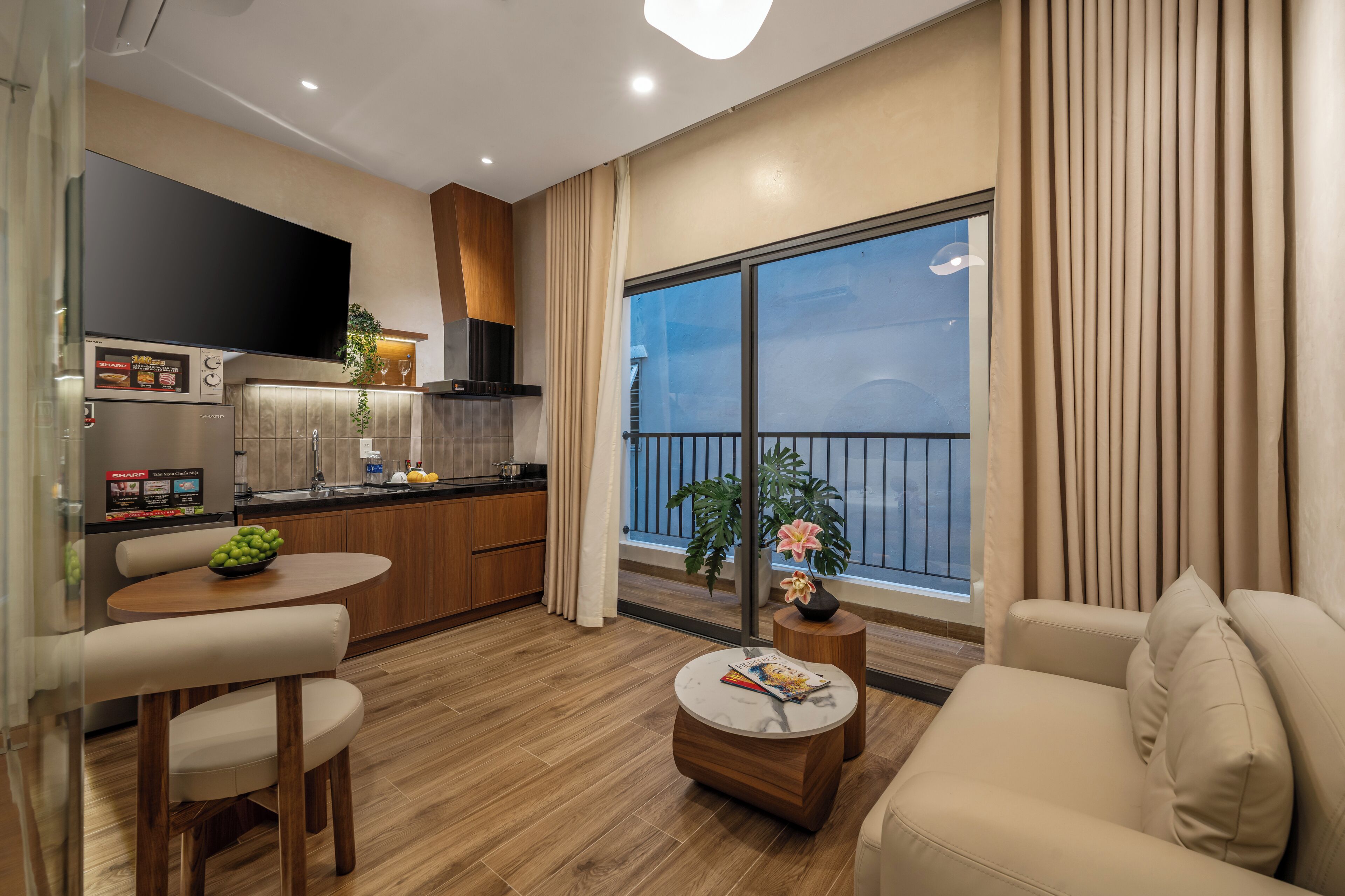 Appartement supérieur, 1 chambre, balcon | Repas dans la chambre