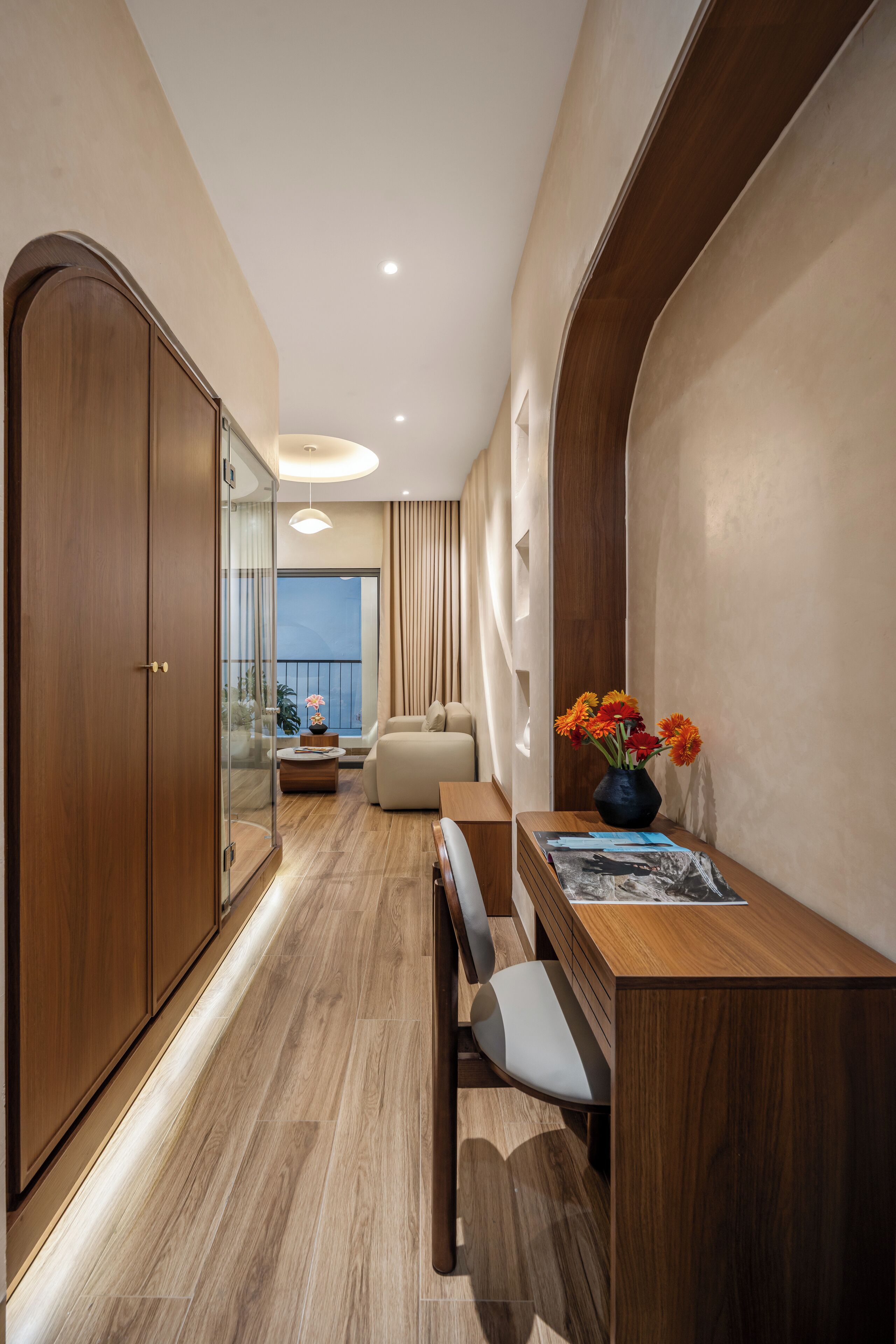 Apartamento superior, 1 quarto, sacada | Escrivaninha, espaço de trabalho para notebook, Wi-Fi de cortesia