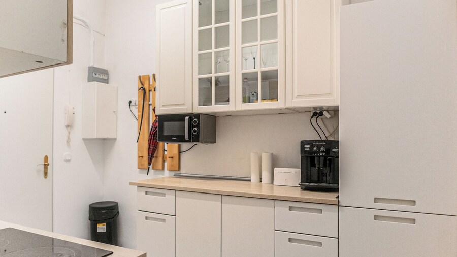 Charming 2BR Apt in Prime Location