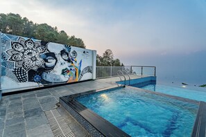 Kolam renang outdoor