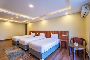 Habitación Deluxe, 1 cama matrimonial | Escritorio, insonorización y wifi gratis