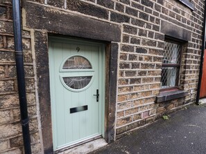 Exterior detail - Court Street Cottage (Oldham)