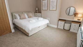 2 bedrooms, individually decorated, individually furnished, free WiFi