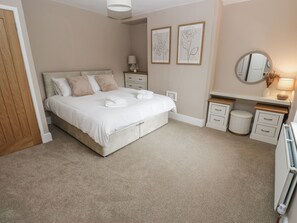 2 bedrooms, individually decorated, individually furnished, free WiFi - Court Street Cottage (Oldham)