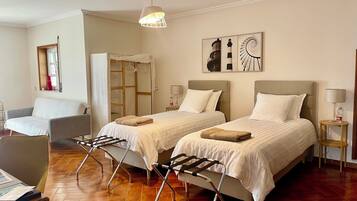 2 bedrooms, desk, free WiFi, bed sheets