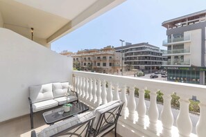 Apartment - JVC 1 bed for 3 People With Swimming Pool (Dubai)