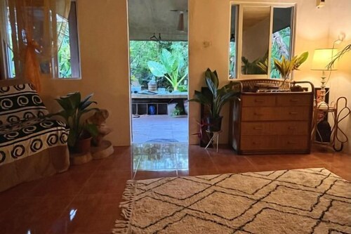 Calamansi Garden- Tropical Island Home w/ Starlink