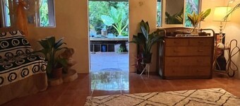 Calamansi Garden- Tropical Island Home w/ Starlink