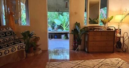 Calamansi Garden- Tropical Island Home w/ Starlink