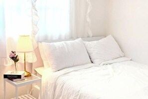 Room - Hongik University Station 8min/Bedroom 3/Bed 4/Parking Available [Vanilla House] (Seoul)