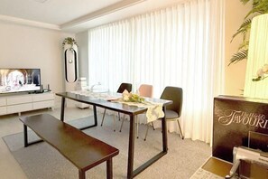 Room - Hongik University Station 8min/Bedroom 3/Bed 4/Parking Available [Vanilla House] (Seoul)