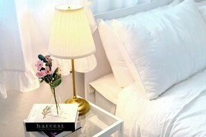 Room - Hongik University Station 8min/Bedroom 3/Bed 4/Parking Available [Vanilla House] (Seoul)