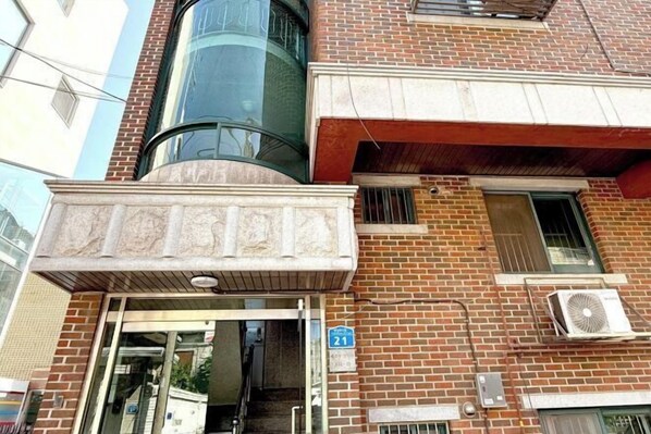 Exterior - Hongik University Station 8min/Bedroom 3/Bed 4/Parking Available [Vanilla House] (Seoul)