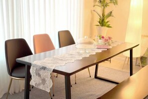 Room - Hongik University Station 8min/Bedroom 3/Bed 4/Parking Available [Vanilla House] (Seoul)