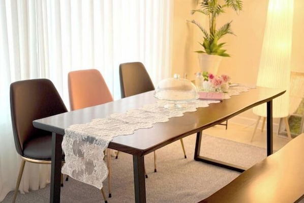 Room - Hongik University Station 8min/Bedroom 3/Bed 4/Parking Available [Vanilla House] (Seoul)