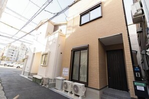 Exterior detail - EI・KO (Osaka)