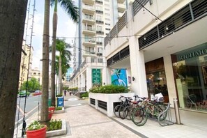 Exterior - Lovely Unit with free wifi & netflix I across Naia Terminal 3 airport (Pasay)