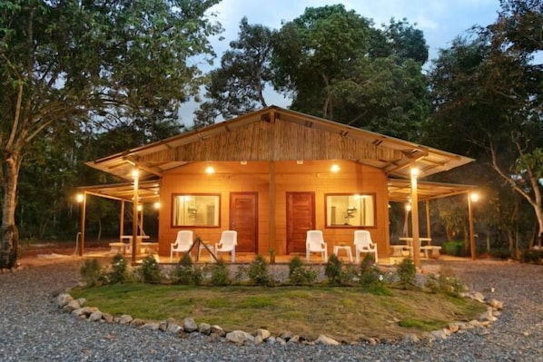 المنشأة من الخارج