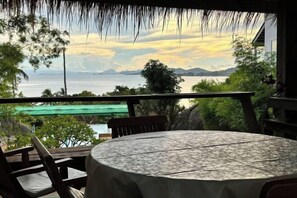 تناول الطعام بالخارج