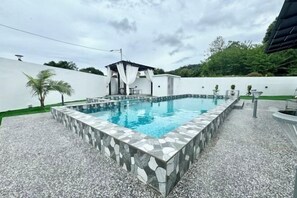 Room - Luxury 5BR Home w/ Private Pool, 18Pax, Netflix (Langkawi)