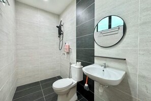 Room - Luxury 5BR Home w/ Private Pool, 18Pax, Netflix (Langkawi)