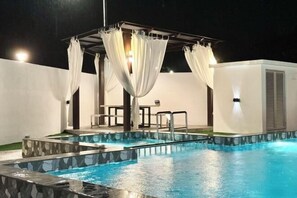 Room - Luxury 5BR Home w/ Private Pool, 18Pax, Netflix (Langkawi)