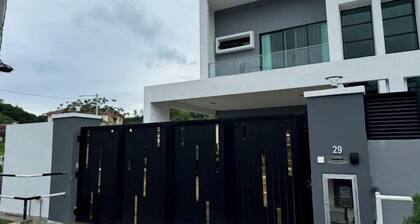 Luxury 5BR Home w/ Private Pool, 18Pax, Netflix