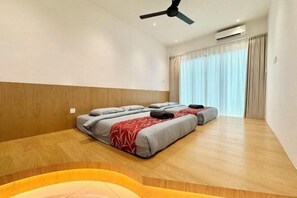 Room - Luxury 5BR Home w/ Private Pool, 18Pax, Netflix (Langkawi)