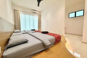 Room - Luxury 5BR Home w/ Private Pool, 18Pax, Netflix (Langkawi)