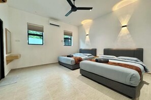 Room - Luxury 5BR Home w/ Private Pool, 18Pax, Netflix (Langkawi)