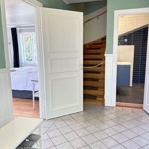 1 Schlafzimmer, Zimmersafe, Schreibtisch, Reisekinderbett