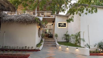 Casa de campo superior, balcón, vista al mar | Restaurante