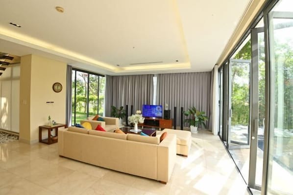 Living area - Private pool villa - Your home, your resort (Da Nang)