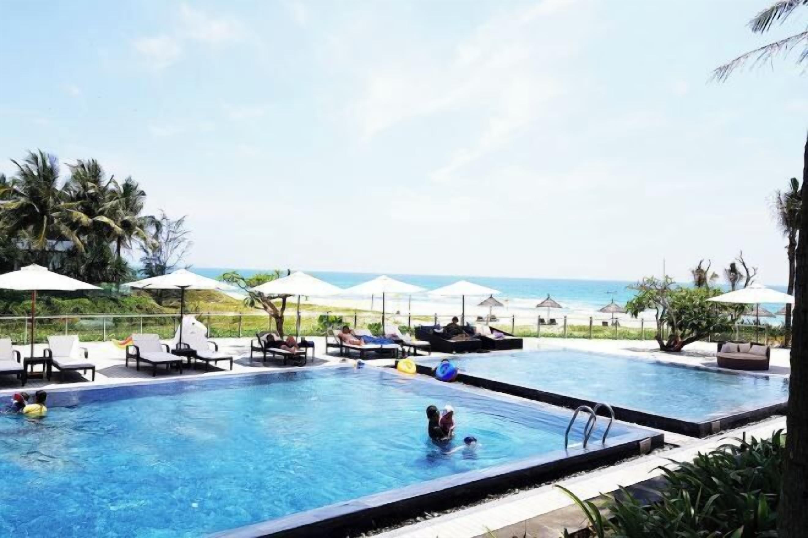 Pantai pribadi di sekitar dan handuk pantai