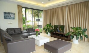 Living area - Private pool villa - Your home, your resort (Da Nang)