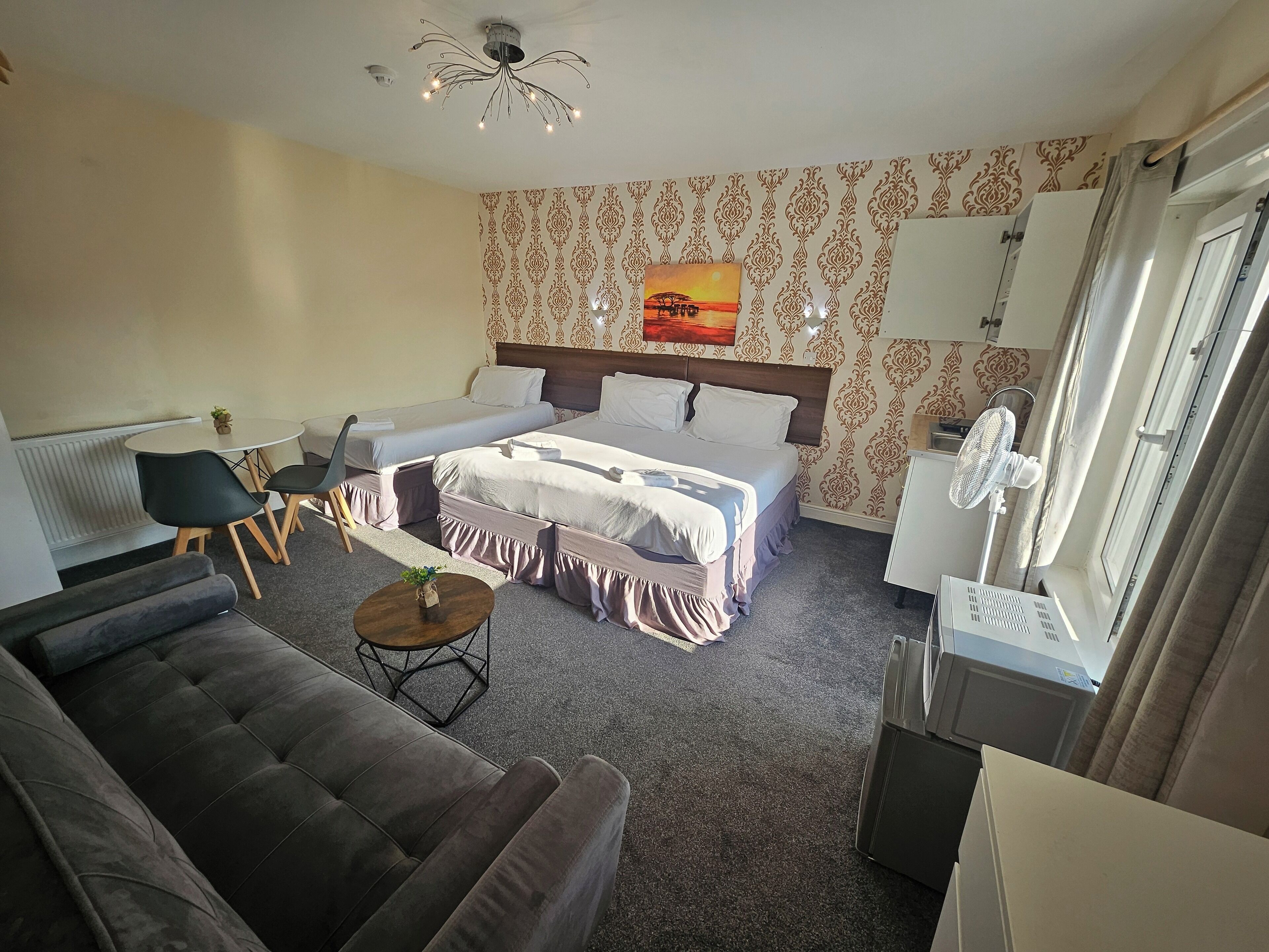 Superior Studio | Iron/ironing board, free WiFi