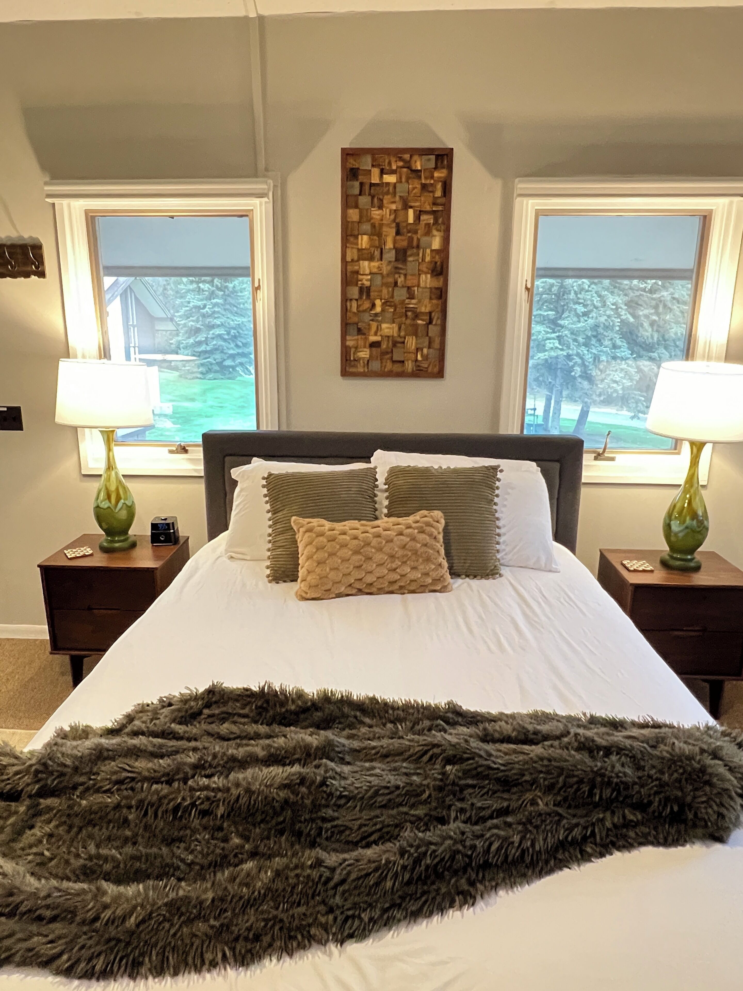 1 habitación, tabla de planchar con plancha y cuna de viaje 