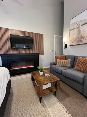 Smart TV, fireplace - Coming for a short trip but don't want to stay in a hotel room? Stay Downhill. Comfy, cozy and the feel of home! Kitchenette stocked with essentials to make a quick meal. Extra comfortable bedding and lounging areas. <br>Walking distance to ski lift. (Boyne Falls)