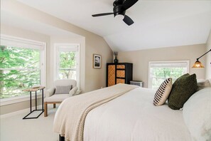 2 Schlafzimmer, Schreibtisch, Bügeleisen/Bügelbrett, Reisekinderbett