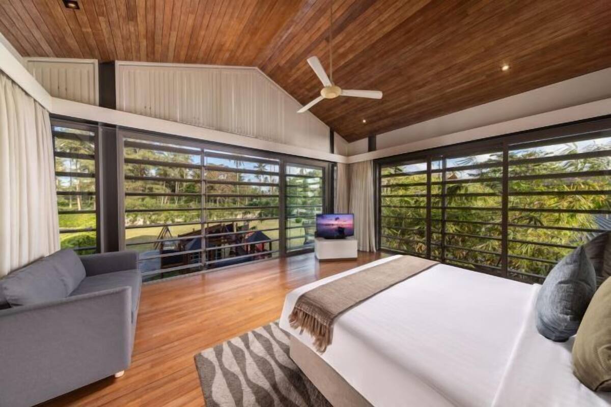 Tempat tidur bayi