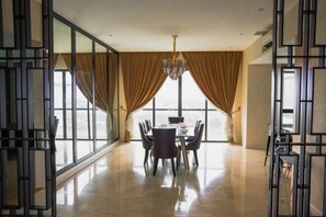 Dining - Epic Marina View 3BR Permas Bathtub & Seaview (Plentong)