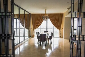 Dining - Epic Marina View 3BR Permas Bathtub & Seaview (Plentong)