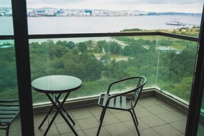 View from property - Epic Marina View 3BR Permas Bathtub & Seaview (Plentong)