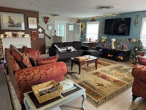 Living area - Pine Tree Trail Lodge (Pittsfield)