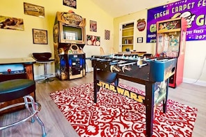 Game room - Pine Tree Trail Lodge (Pittsfield)