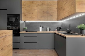 Fridge, microwave, oven, stovetop