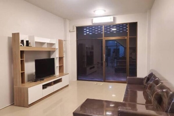 Living area - Khoksametchun Hostel Plus 2 (Hat Yai)