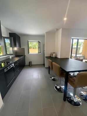Fridge, oven, stovetop, dishwasher - VILLA LEGE COSY By CMH Conciergerie (Lège-Cap-Ferret)