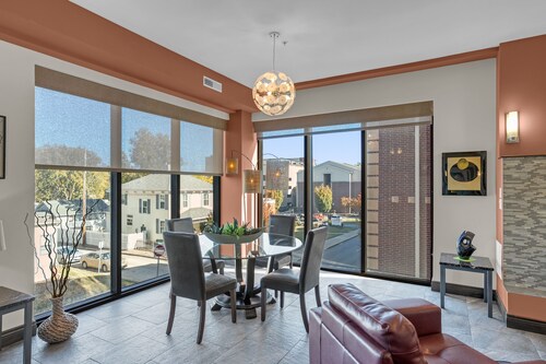 Upscale 2-bedroom luxury loft in vibrant downtown Columbia, MO, in The District